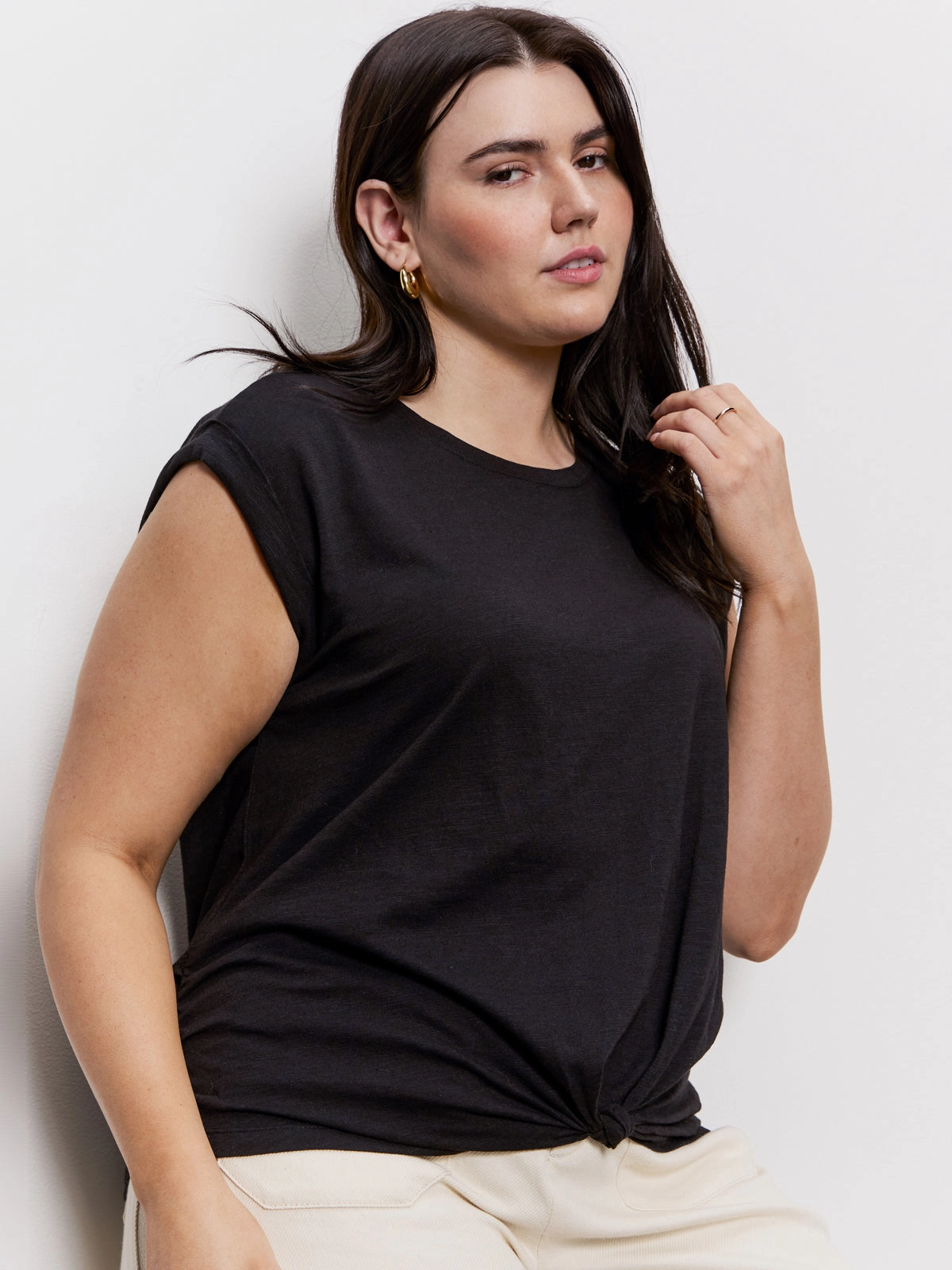 Knotted Muscle Tee Black Extended Sizing