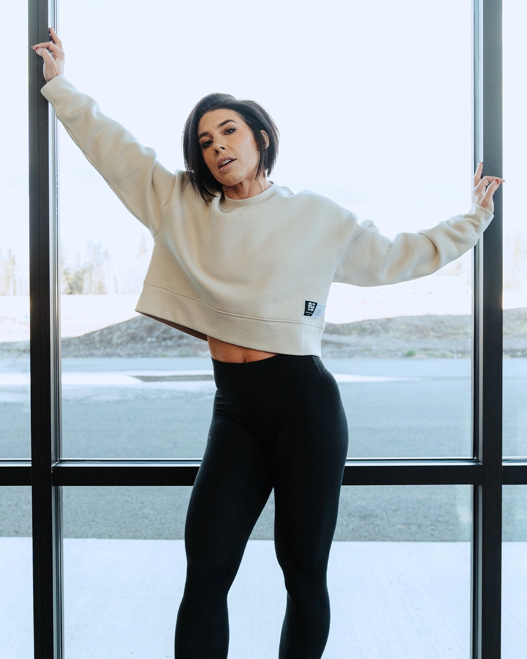 WOMENS OVERSIZED CROP CREWNECK - TAN
